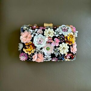 Clutch With Flowers